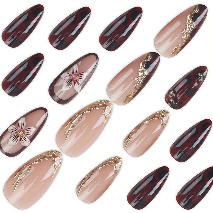 Künstlerisches Florales Nageldesign Karnz