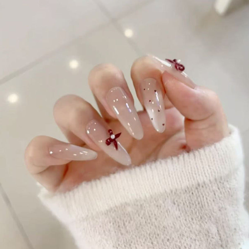 Elegante Stiletto Press-On Nägel mit dekorativen Akzenten Karnz
