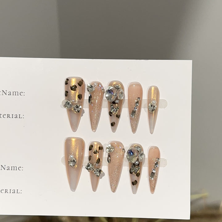 Ausgefallene Press-On Nageldesigns