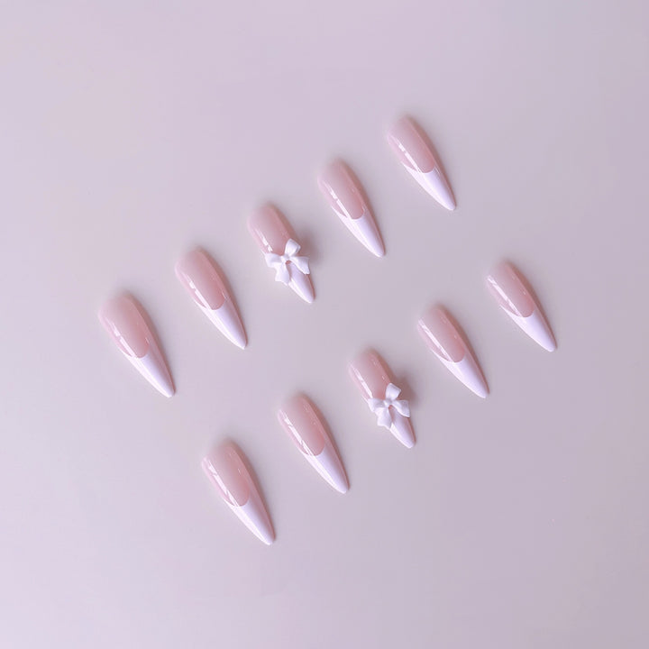 Kunstnagelset mit eleganten Spitzen und 3D-Verzierungen Karnz