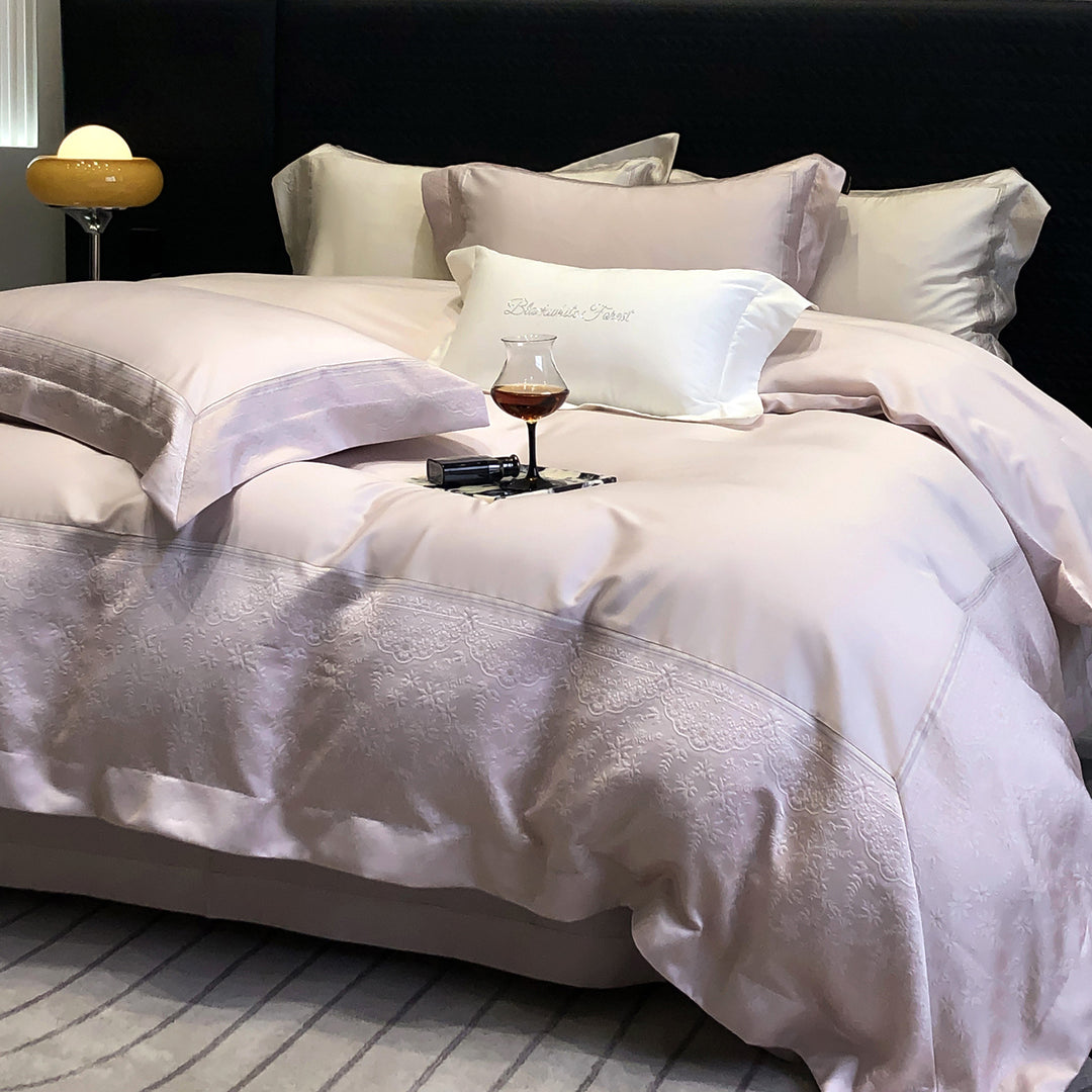 Premium-Baumwollsatin-Bettwäschegarnitur mit strukturierter Matelassé-Bordüre und Hotelverschluss