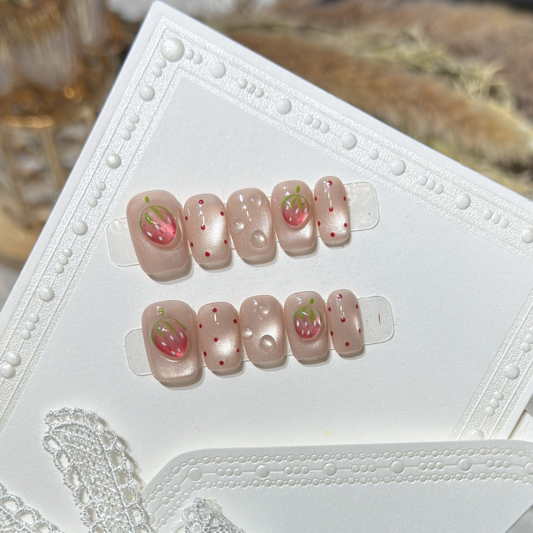 Erdbeer-inspiriertes Press-On Nagelkunst Set Karnz