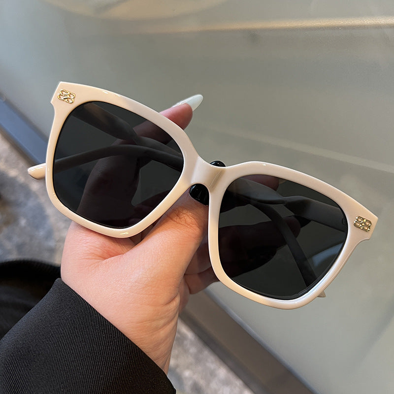 Damen quadratische Sonnenbrille mit eleganter Rahmenstruktur und UV-Schutz Karnz