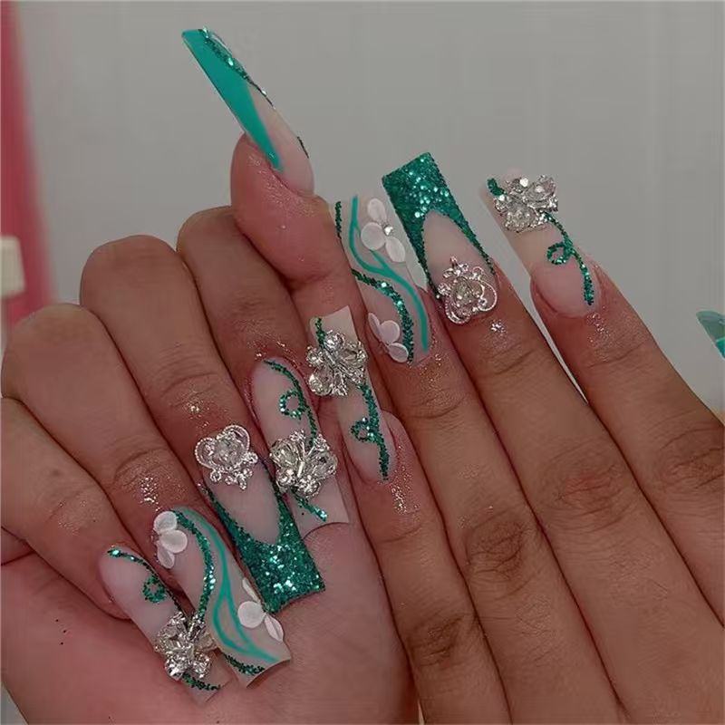 Glamouröse Glitzer-Nagelkunst-Verlängerungen Karnz