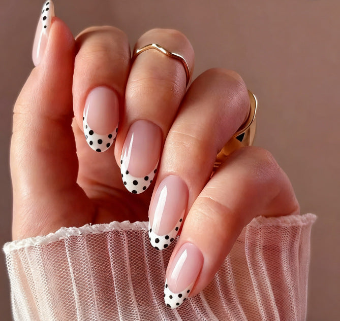 Chic dekorative Press-On Nagelverzierungen Karnz