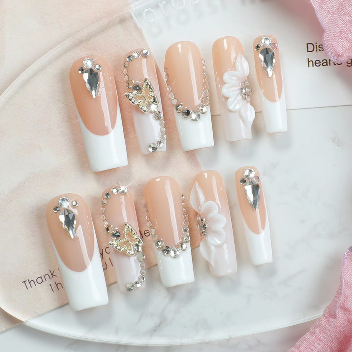 Kunstnagelset mit eleganten Glitzer- und Blütenmotiven Karnz
