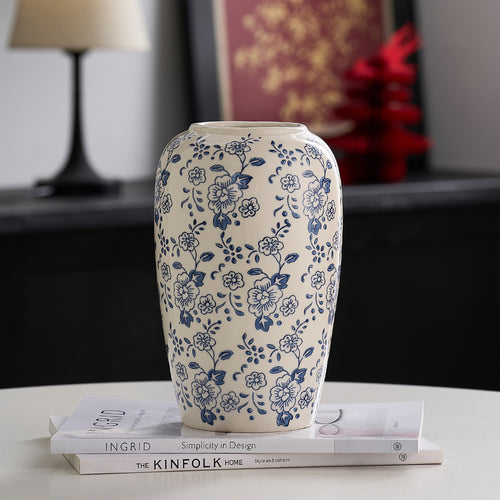 Dekorative Keramikvase mit floralen Muster Karnz