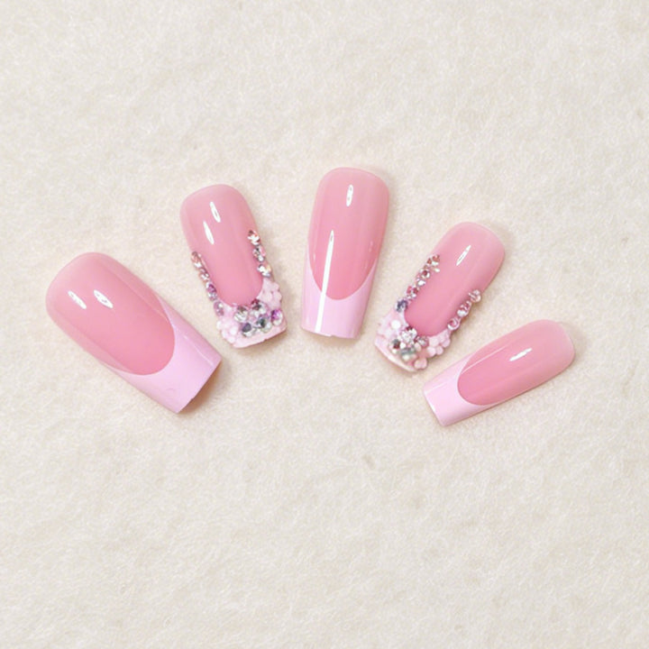 Elegantes florales Akzent Press-On-Nagelkunst-Set Karnz