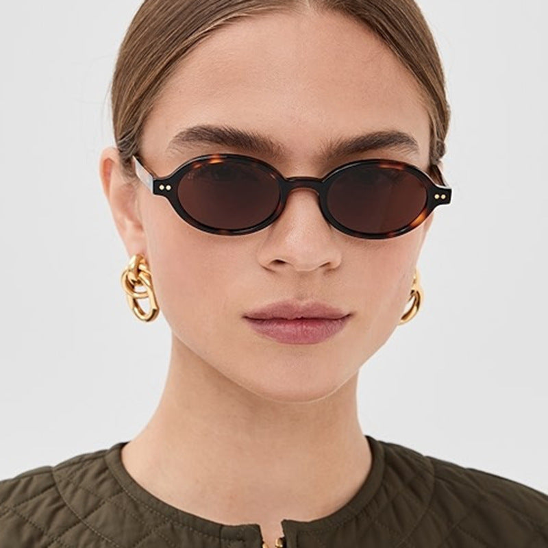Damen modische ovalförmige Sonnenbrille mit ausgefallenem Rahmen Karnz