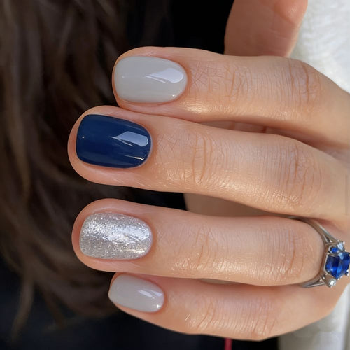 Elegante Kunstnägel mit verschiedenen Designs Karnz