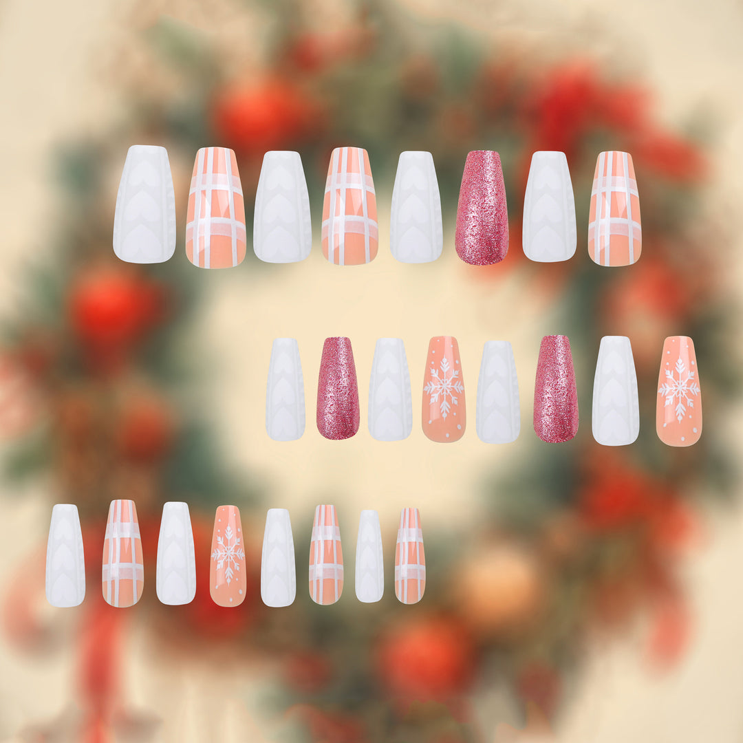 Kunstvolle Nagelverlängerungen mit festlichem Glitter-Design Karnz