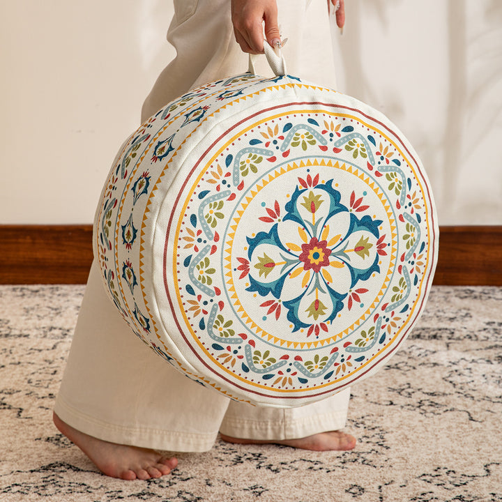 Rundes Sitzpouf mit gewebtem Baumwollbezug und ethnischem Mandala-Print Karnz