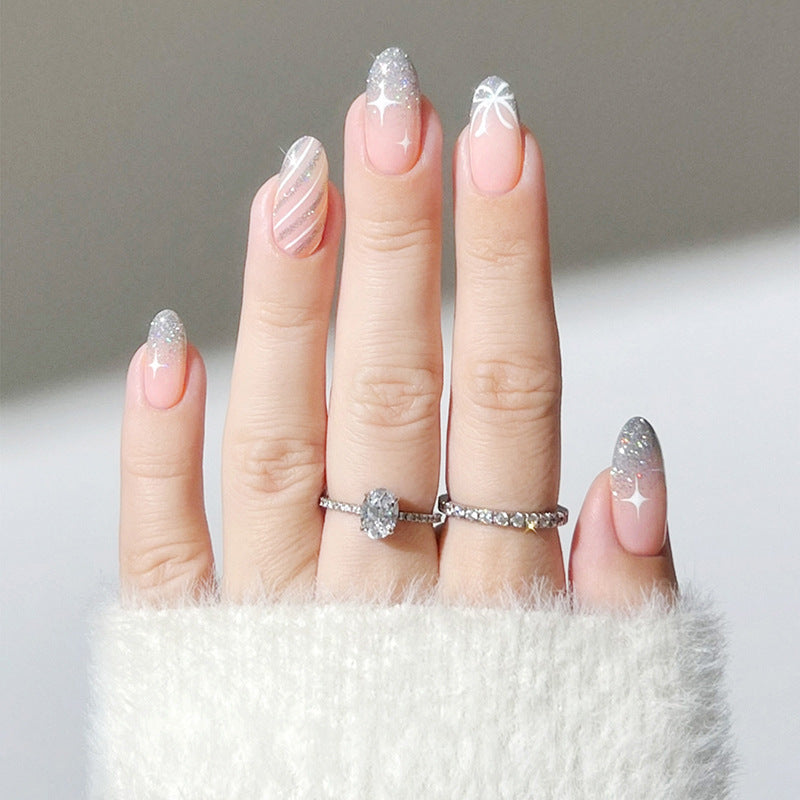 Kreatives Nagel-Kunstset mit Glitter- und Ornamentverzierungen Karnz