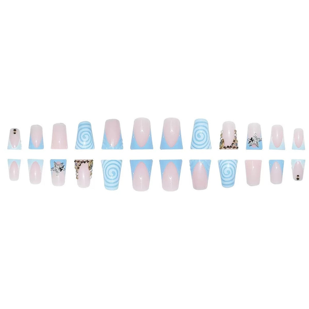 Künstlerisches Lange Press-On Nageldesign mit 3D Sternakzenten Karnz