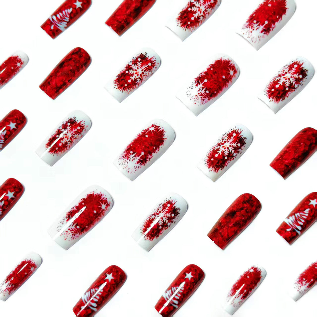 Kunstnägel mit Festlichem Weihnachtsdesign Karnz
