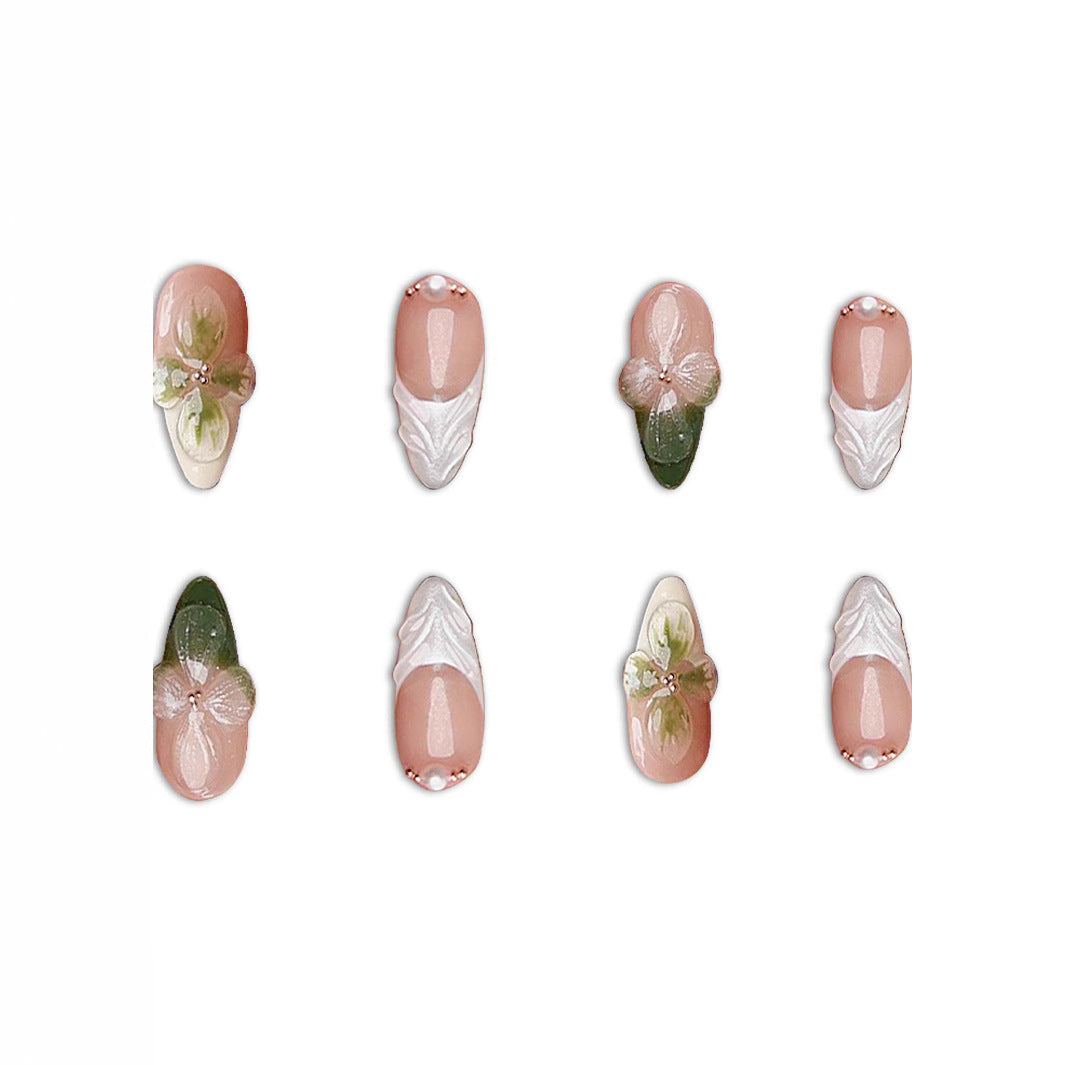 Elegante florale Press-On-Nagelkunst Karnz