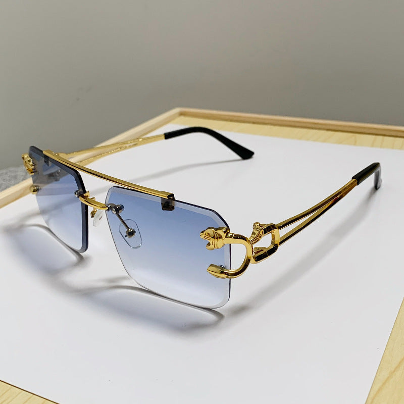Damen Brille mit extravagantem Rahmen und luxuriösen Akzenten Karnz