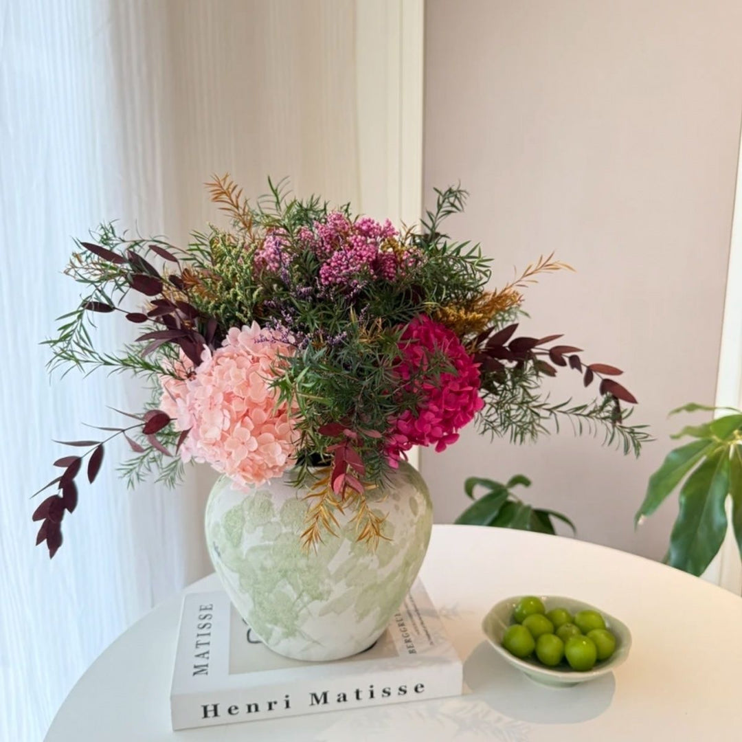 Elegante natürliche Blumenarrangement
