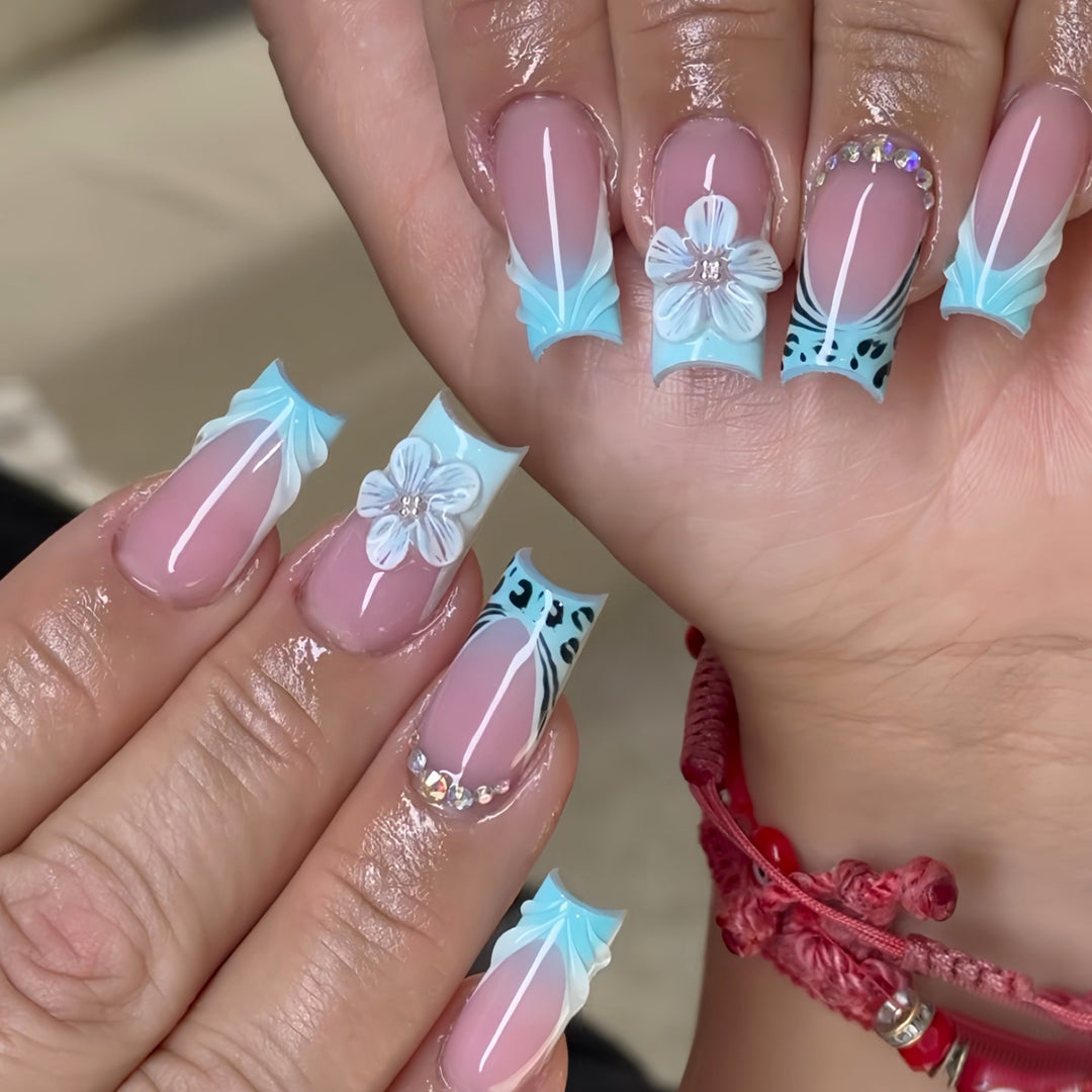 Dekoratives Floral Press-On Nagelkunst Set Karnz