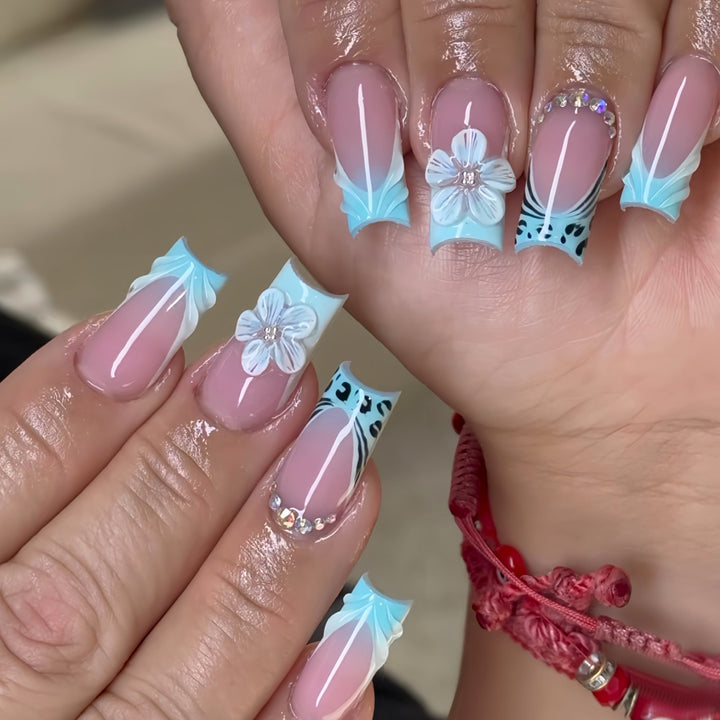 Dekoratives Floral Press-On Nagelkunst Set Karnz