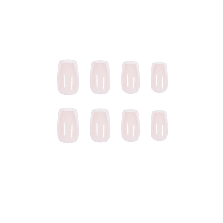 Elegante Nagelverlängerungen mit French-Tip Karnz