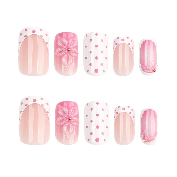 Künstliche Nagelkunst mit trendy Blumendekor und Punkten Karnz