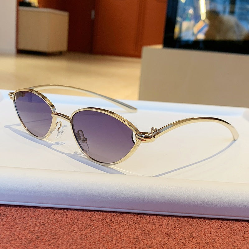 Damen Designer-Sonnenbrille mit elegantem Metallgestell und schützenden Gläsern Karnz