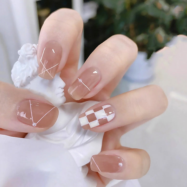 Kunstnagelset mit funkelnden Glitzer- und holografischen Akzenten Karnz