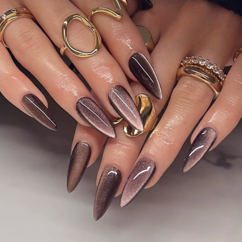 Glamouröse Stiletto-Nägel Karnz