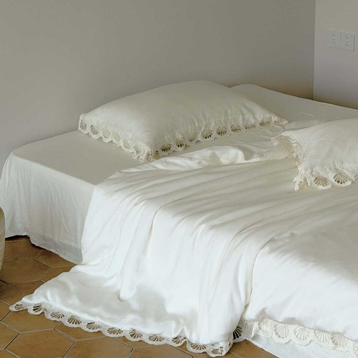 Bettwäsche-Garnitur aus Bio-Baumwolle mit Cutwork-Bordüre