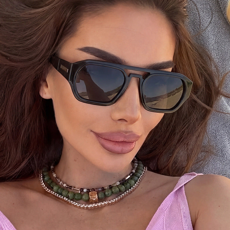 Damen modische rechteckige Brille mit elegantem Metallakzent Karnz