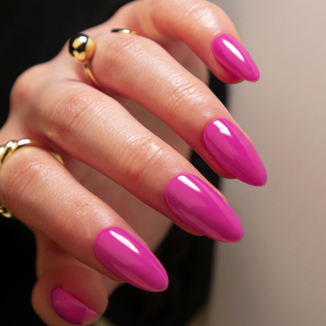 elegante Stiletto-Nägel im Hochglanz-Finish Karnz