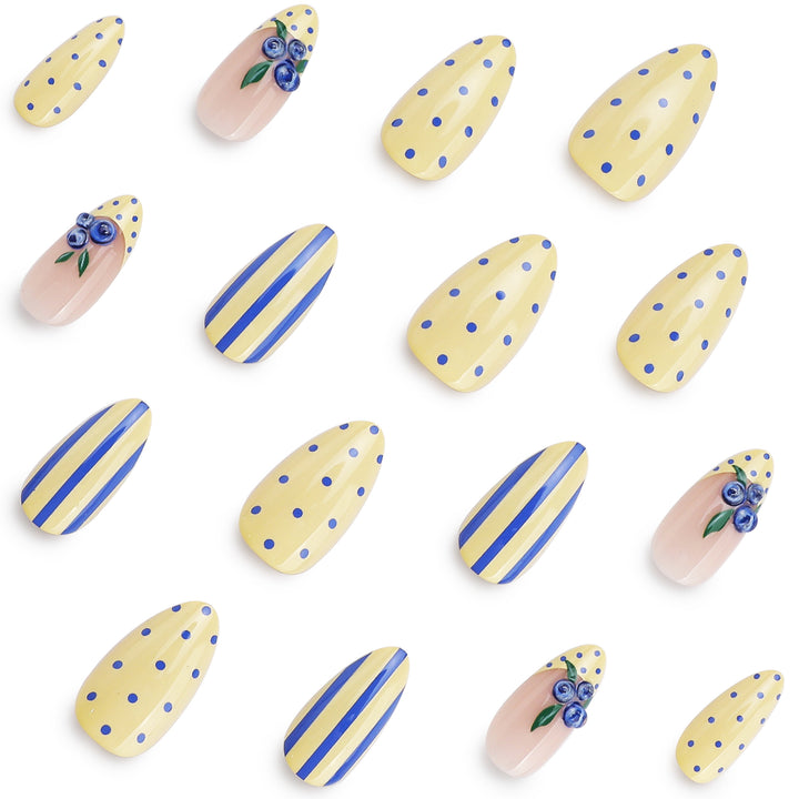 Kunstvolle Stiletto-Nägel mit floralen Akzenten und bunten Mustern Karnz