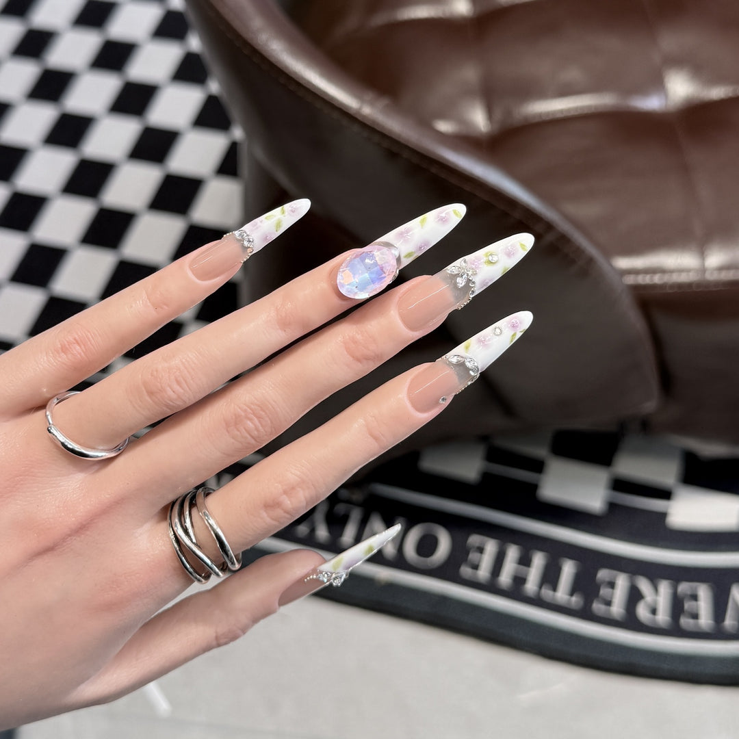 Dekorativer Floral Stiletto Press-On Nail Set Karnz
