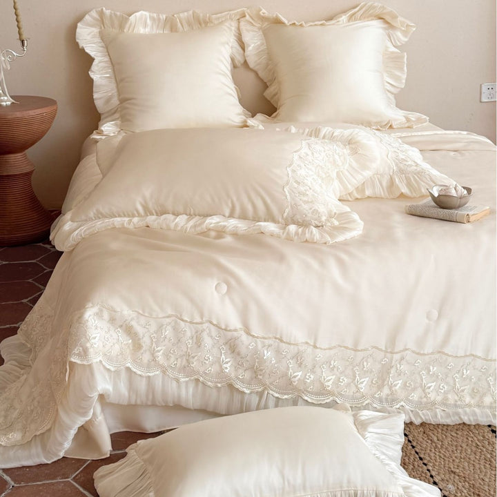 Luxuriöses Satin-Bettwäsche-Set mit Spitzen- und Rüschenverzierung
