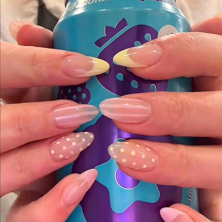 Künstlerisches Press-On-Nagelset mit Punkten und Ombre-Design Karnz