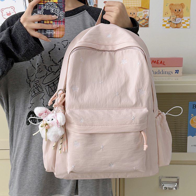 Verspielter Rucksack mit Feinen Stickereien Karnz