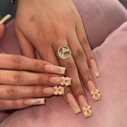 Dekorative Schleifenakzent Acryl-Nagelerweiterungen
