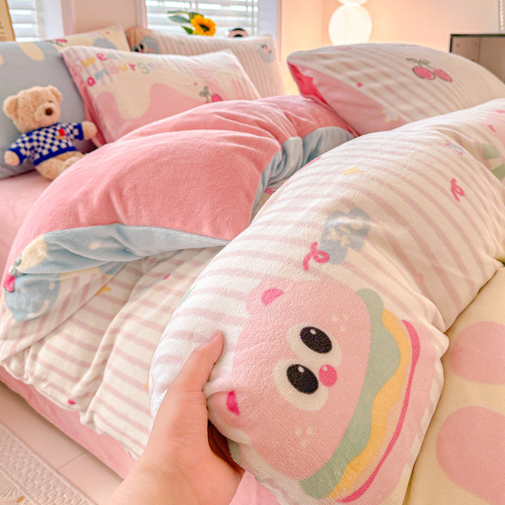 Verspielt blumenmusterte Fleece-Decke
