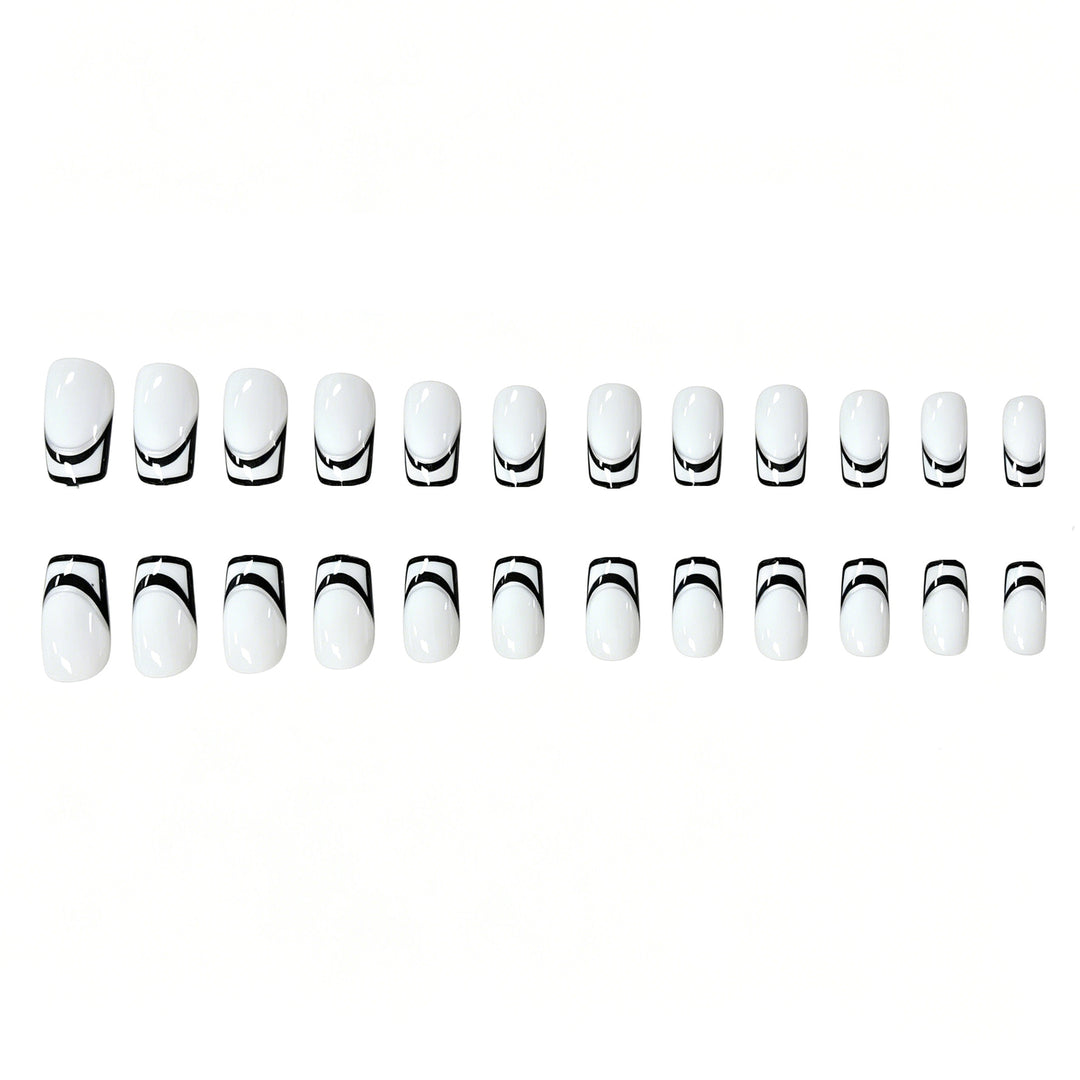 Elegante geometrische Nagelkunst Karnz