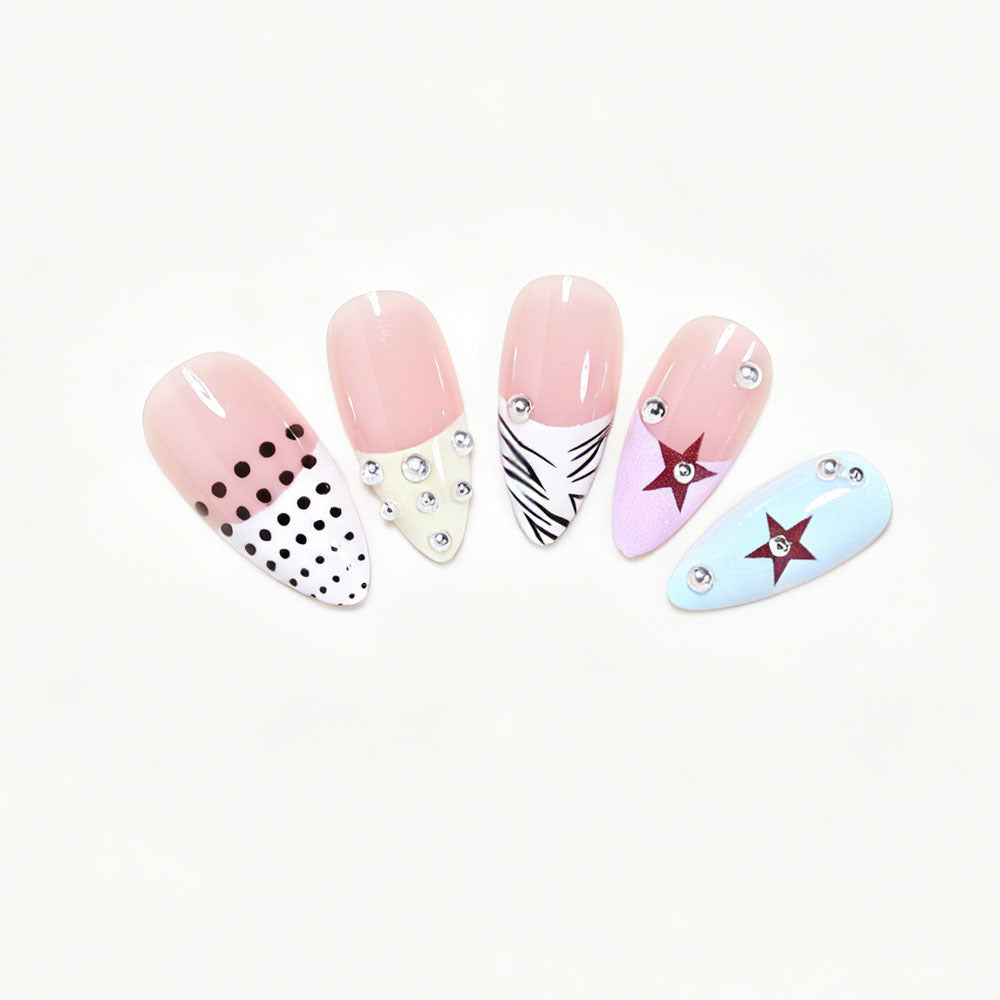 Künstlerische Stiletto Press-On Nagelkunst Kollektion Karnz