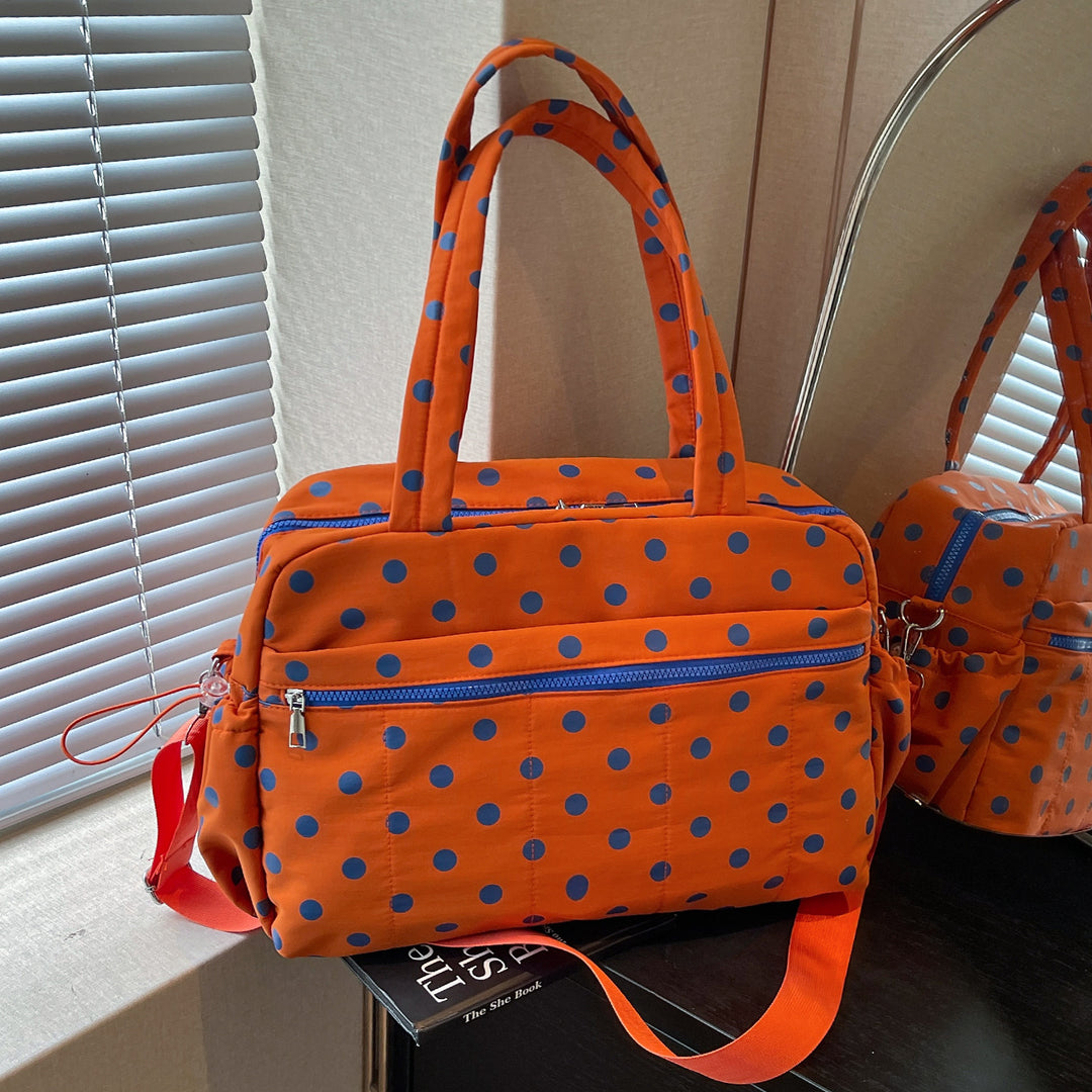 Stylische gepunktete Sporttasche