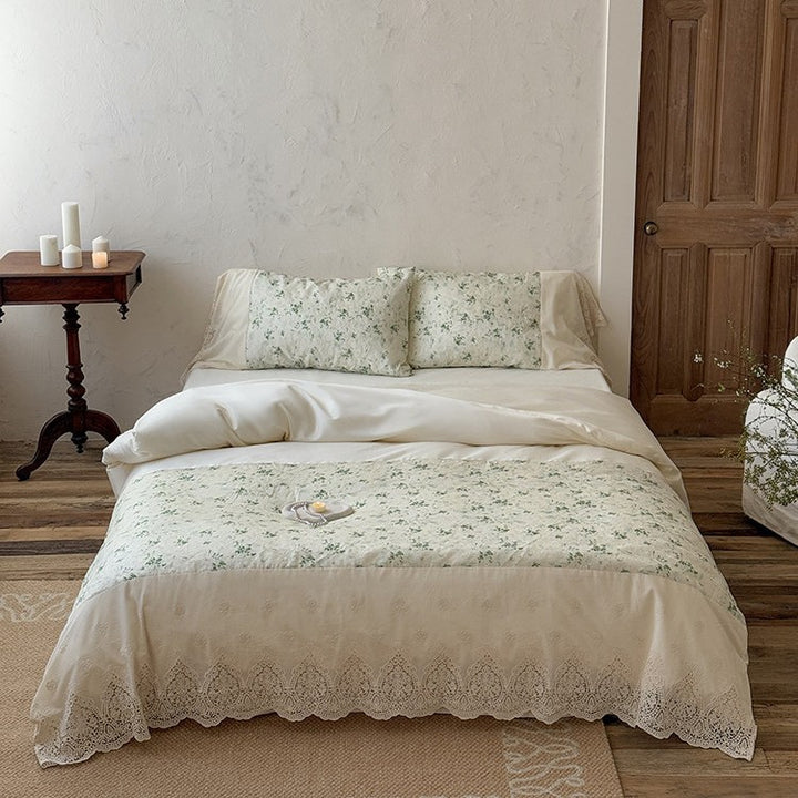 Bettwäsche-Garnitur aus Baumwoll-Leinen mit stonewashed Finish, Blumenjacquard und gehäkelter Spitzenkante