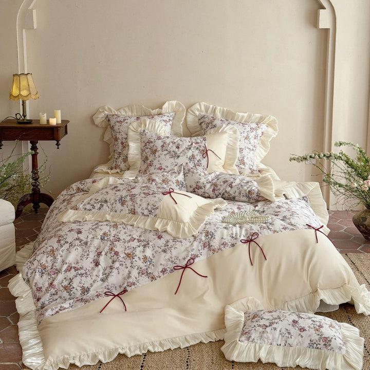 Romantisches Rüschen-Bettwäsche-Set mit floralem Vintage-Muster und Zierbändern