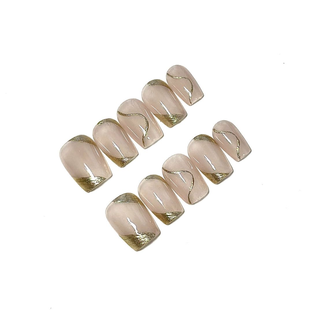 Chic elegantes Press-on-Nagelkunst-Set mit goldenen Akzenten