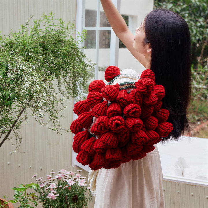 Gehäkelte Wohndecke mit 3D-Sonnenblumen‑Applikationen und grober Maschenstruktur