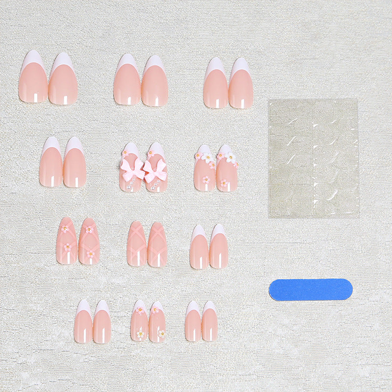 Kunstvolle Nagelspitzen mit Schleifen und Blumendekoren Karnz