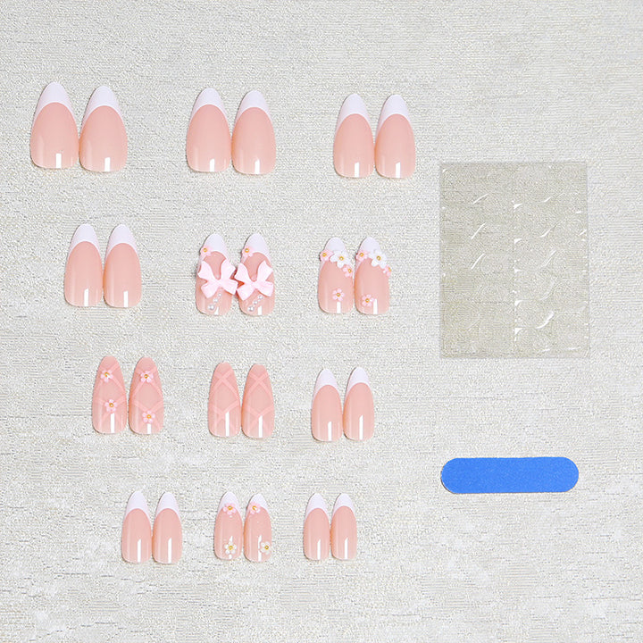 Kunstvolle Nagelspitzen mit Schleifen und Blumendekoren Karnz