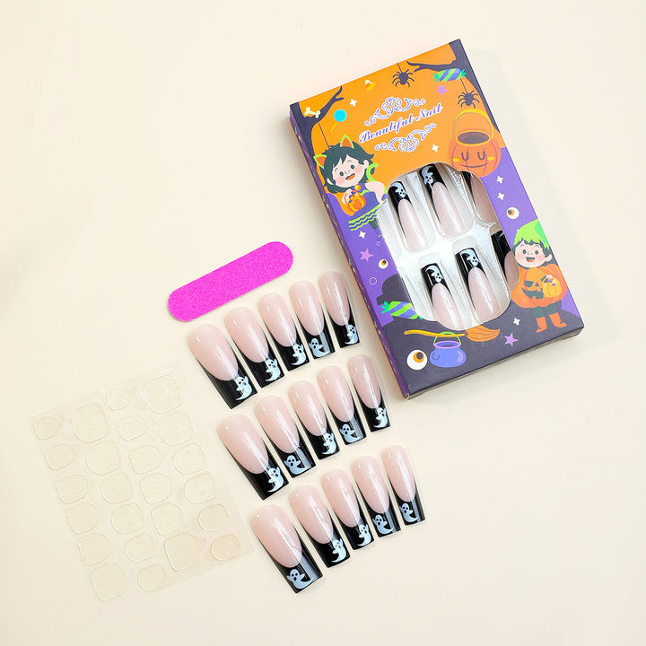 Kreatives Halloween Kunstnagelset mit gruseligen Geisterdesigns und Glitzer Karnz