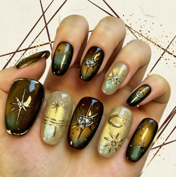 Glamouröse Kunstnägel mit Funkelndem Sternendesign Karnz